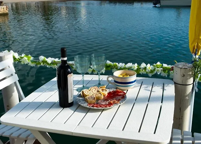 Houseboat Sardinia Botel Alghero